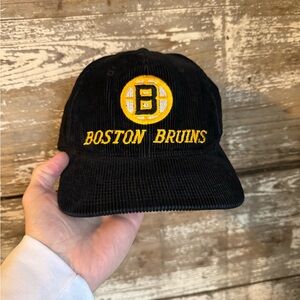 Vintage 80’s Boston Bruins black corduroy G cap. Great condition. Good fit.